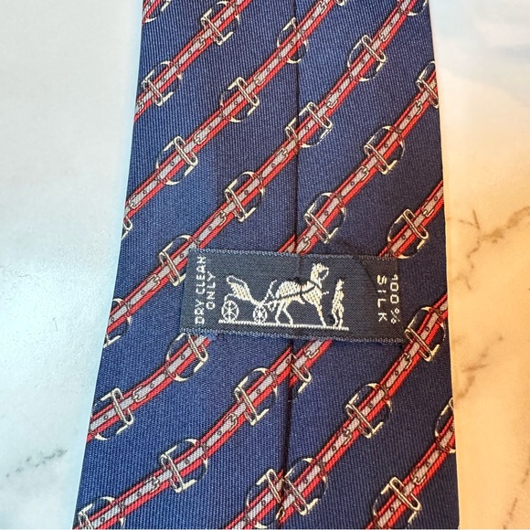 Hermes tie with buckle pattern - Picture 5 of 6